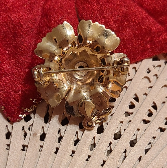 Vintage Gold Floral Brooch - Picture 1 of 7
